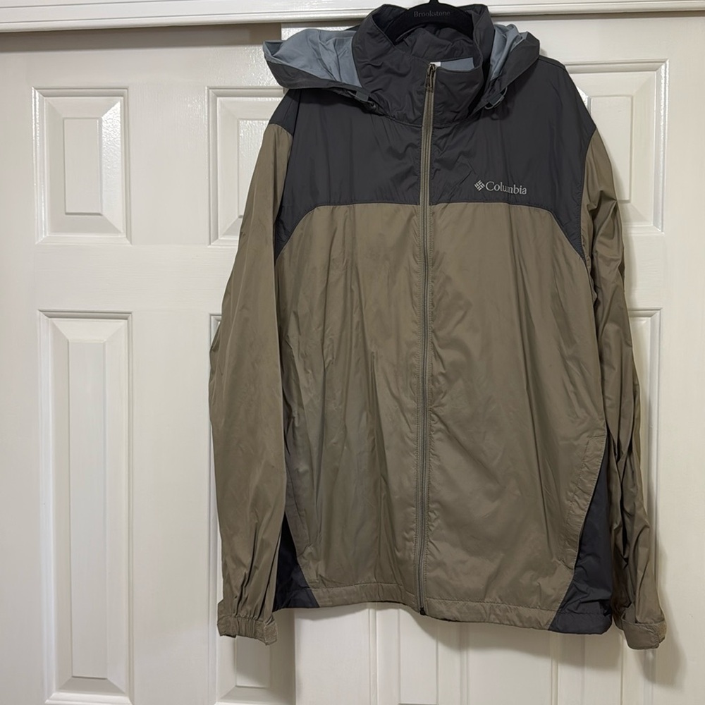 Men’s Columbia rain jacket